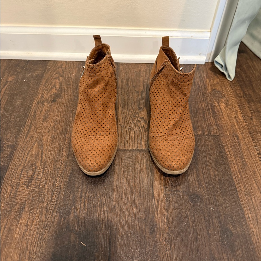 Universal Thread Brown Perforated Ankle Booties
